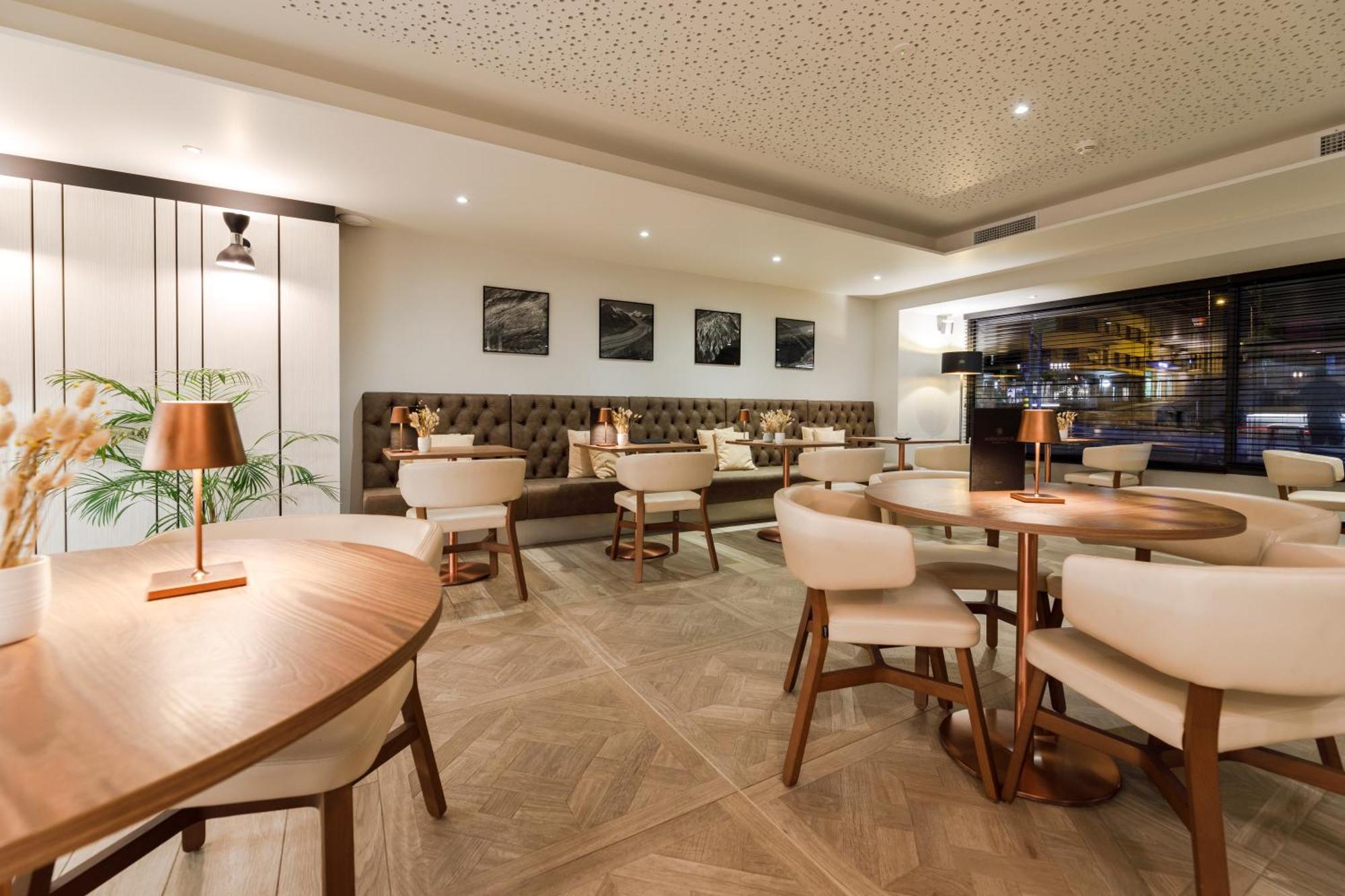 Ambassador Boutique Hotel Нион Екстериор снимка