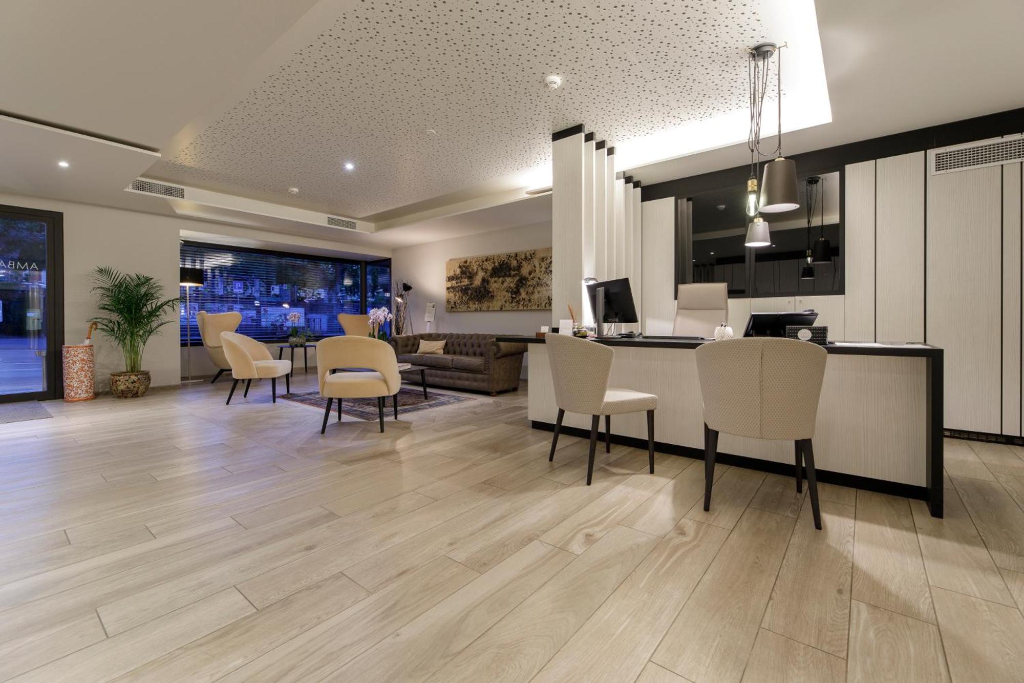 Ambassador Boutique Hotel Нион Екстериор снимка