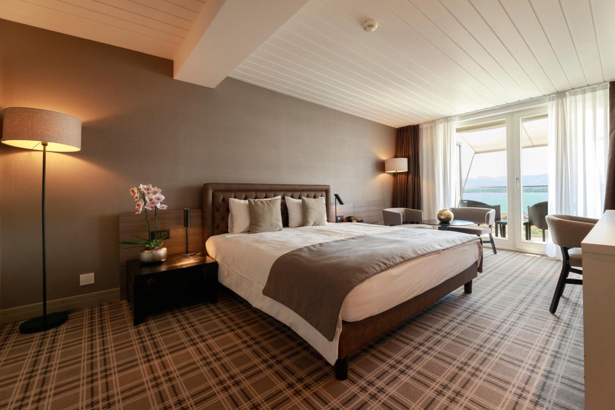 Ambassador Boutique Hotel Нион Екстериор снимка