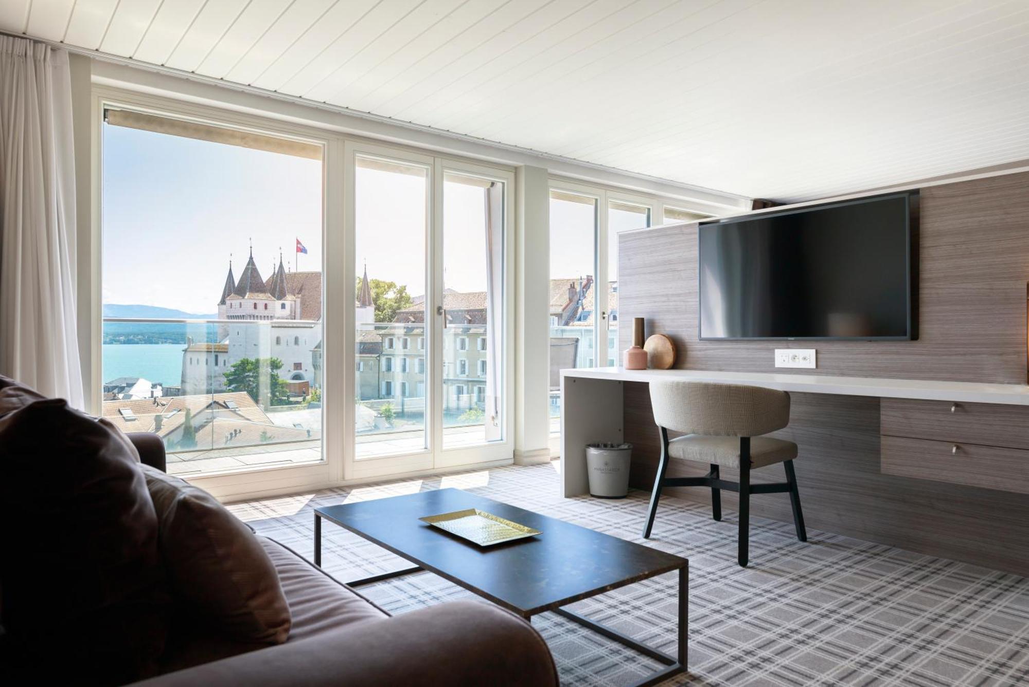 Ambassador Boutique Hotel Нион Екстериор снимка