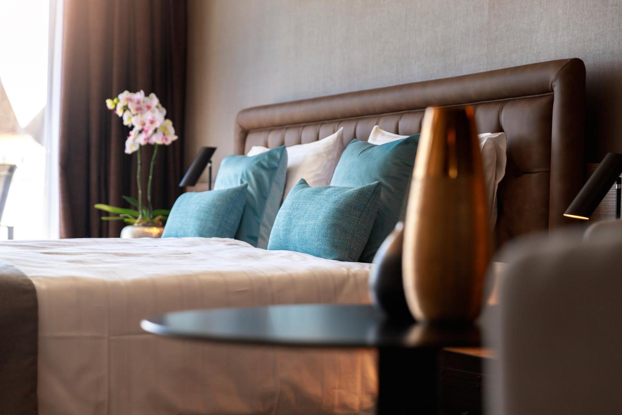 Ambassador Boutique Hotel Нион Екстериор снимка