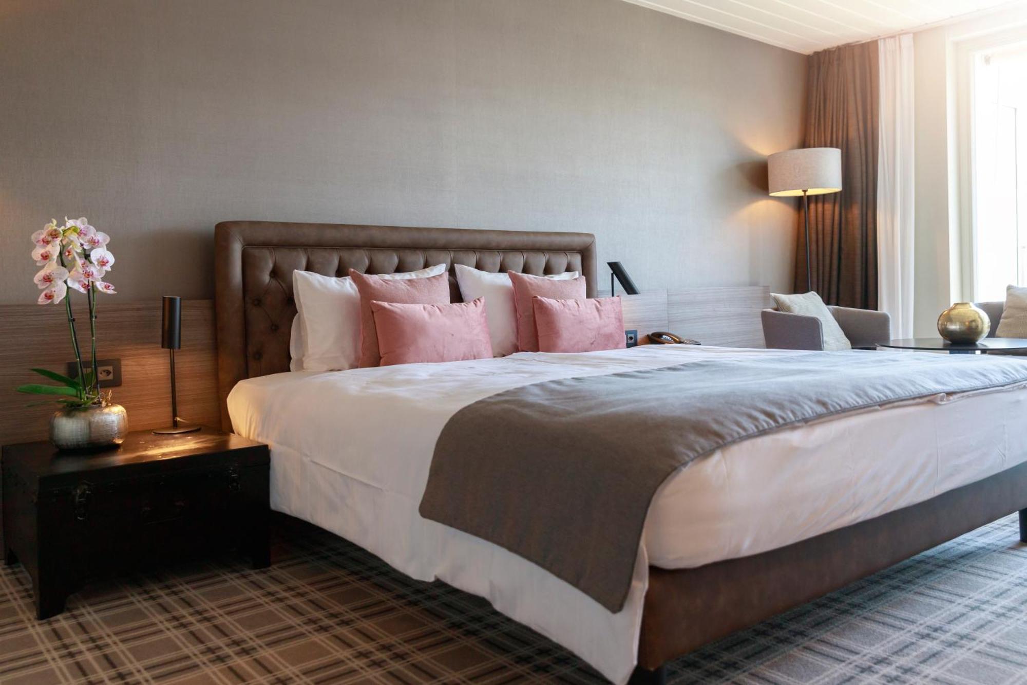 Ambassador Boutique Hotel Нион Екстериор снимка