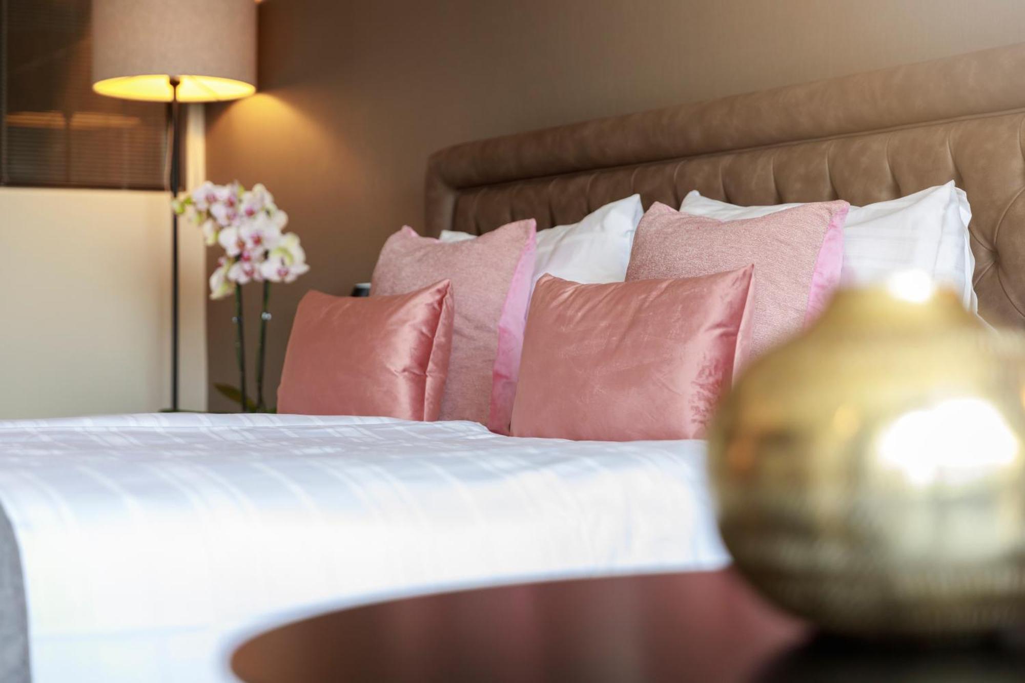 Ambassador Boutique Hotel Нион Екстериор снимка