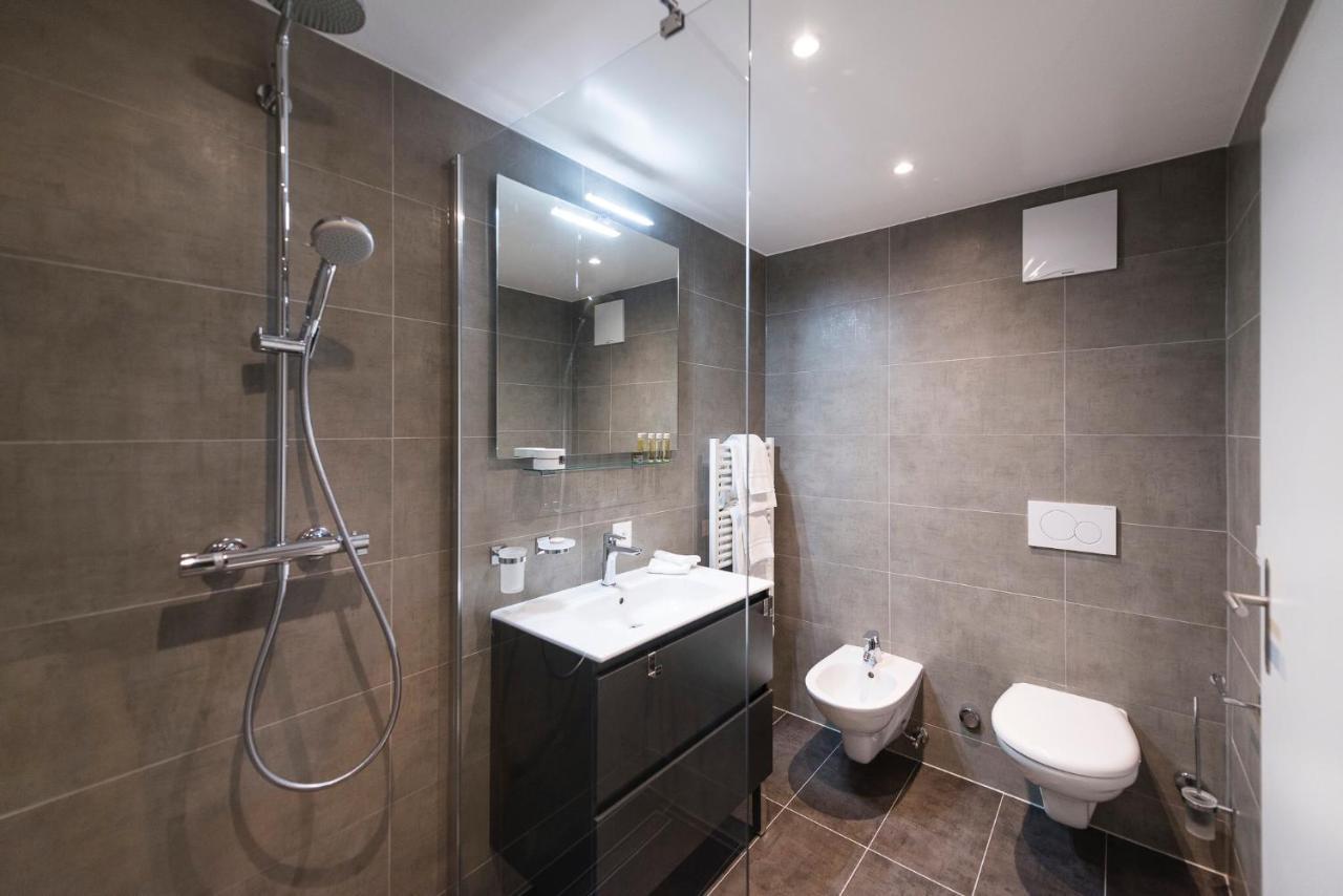 Ambassador Boutique Hotel Нион Екстериор снимка