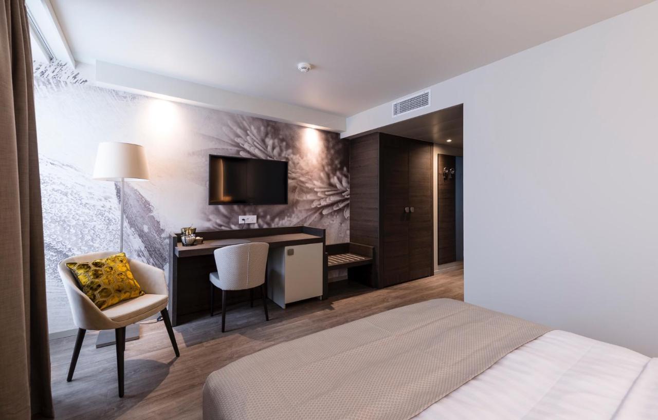 Ambassador Boutique Hotel Нион Екстериор снимка