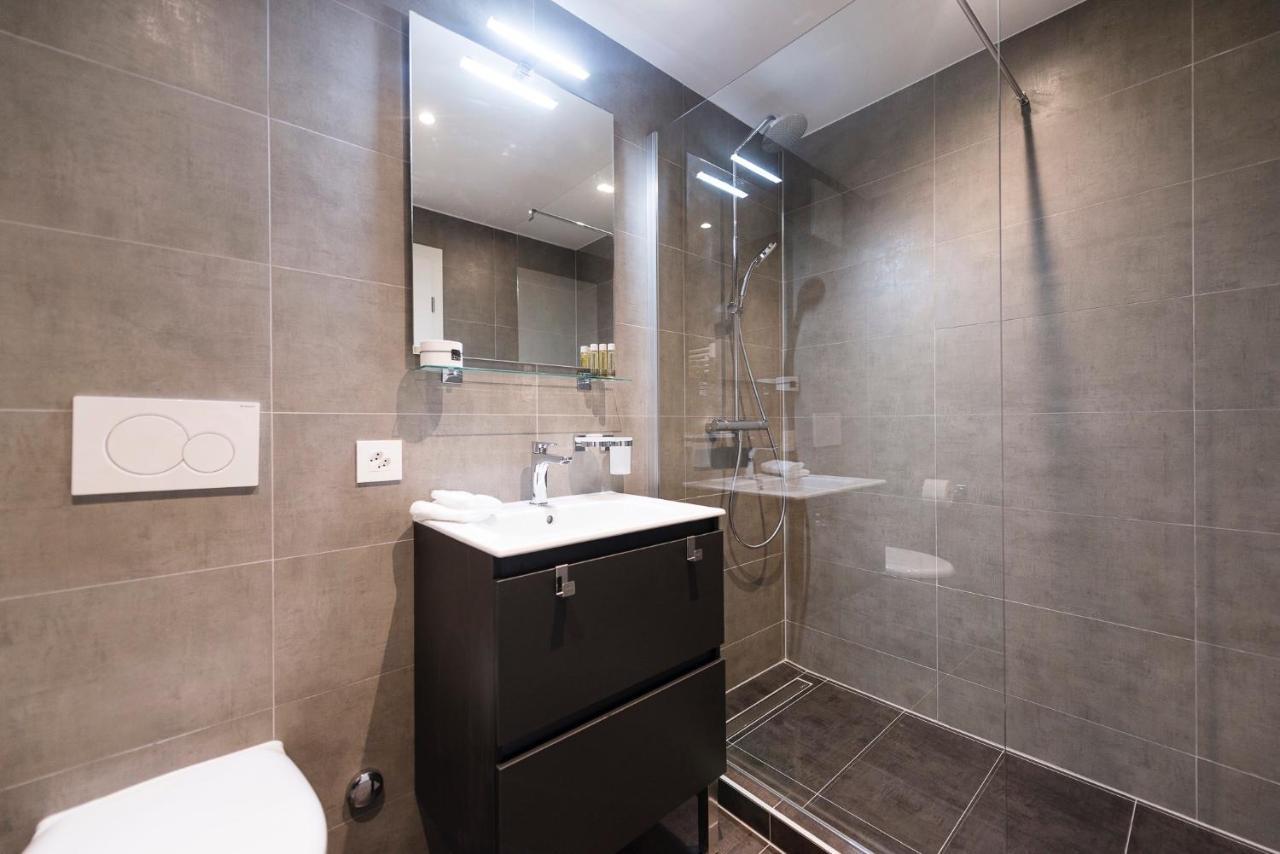 Ambassador Boutique Hotel Нион Екстериор снимка