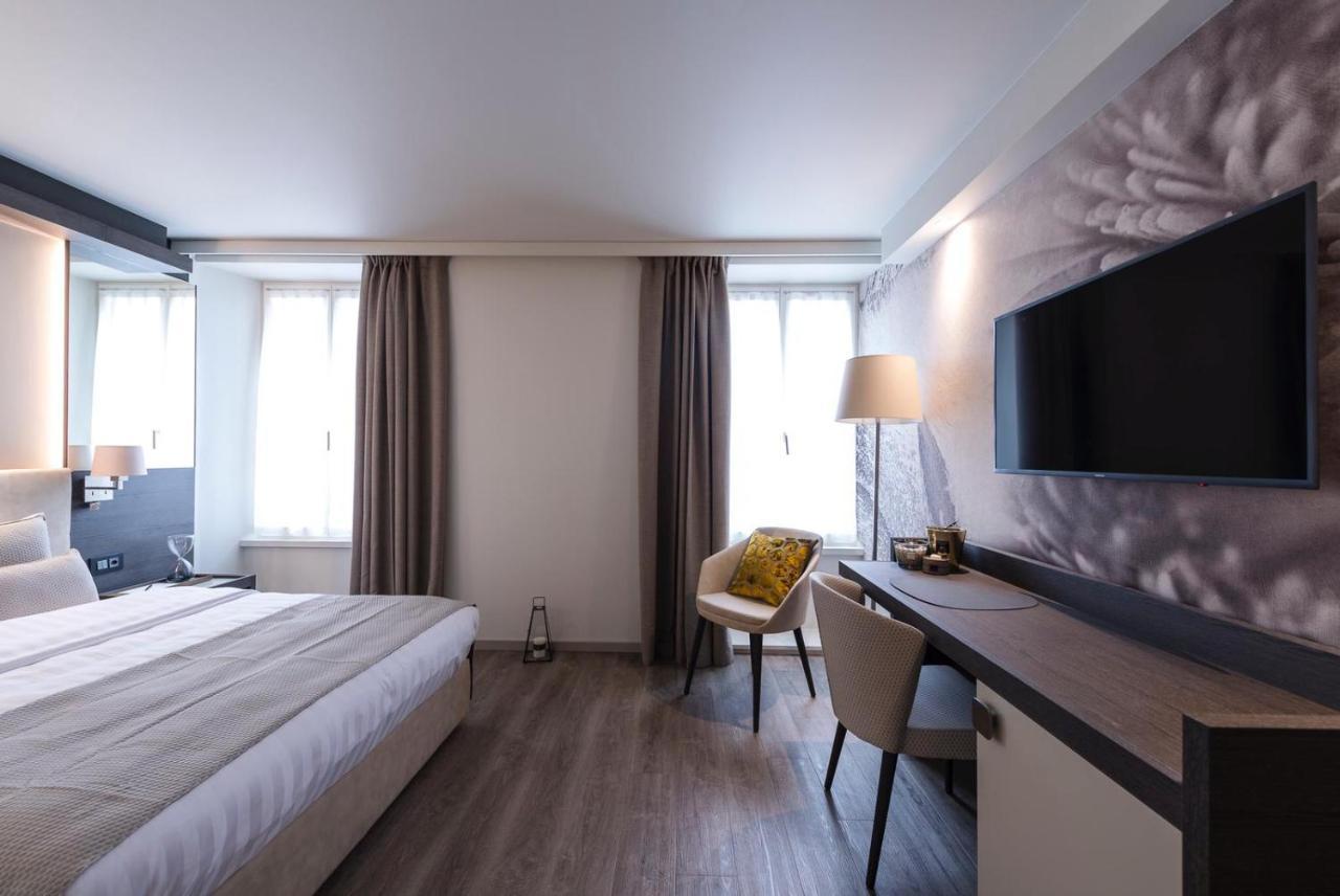Ambassador Boutique Hotel Нион Екстериор снимка